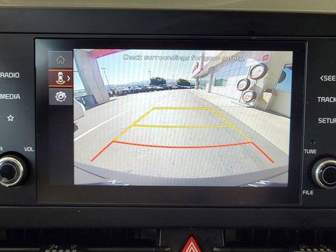 Used 2025 Kia Sportage LX image 17