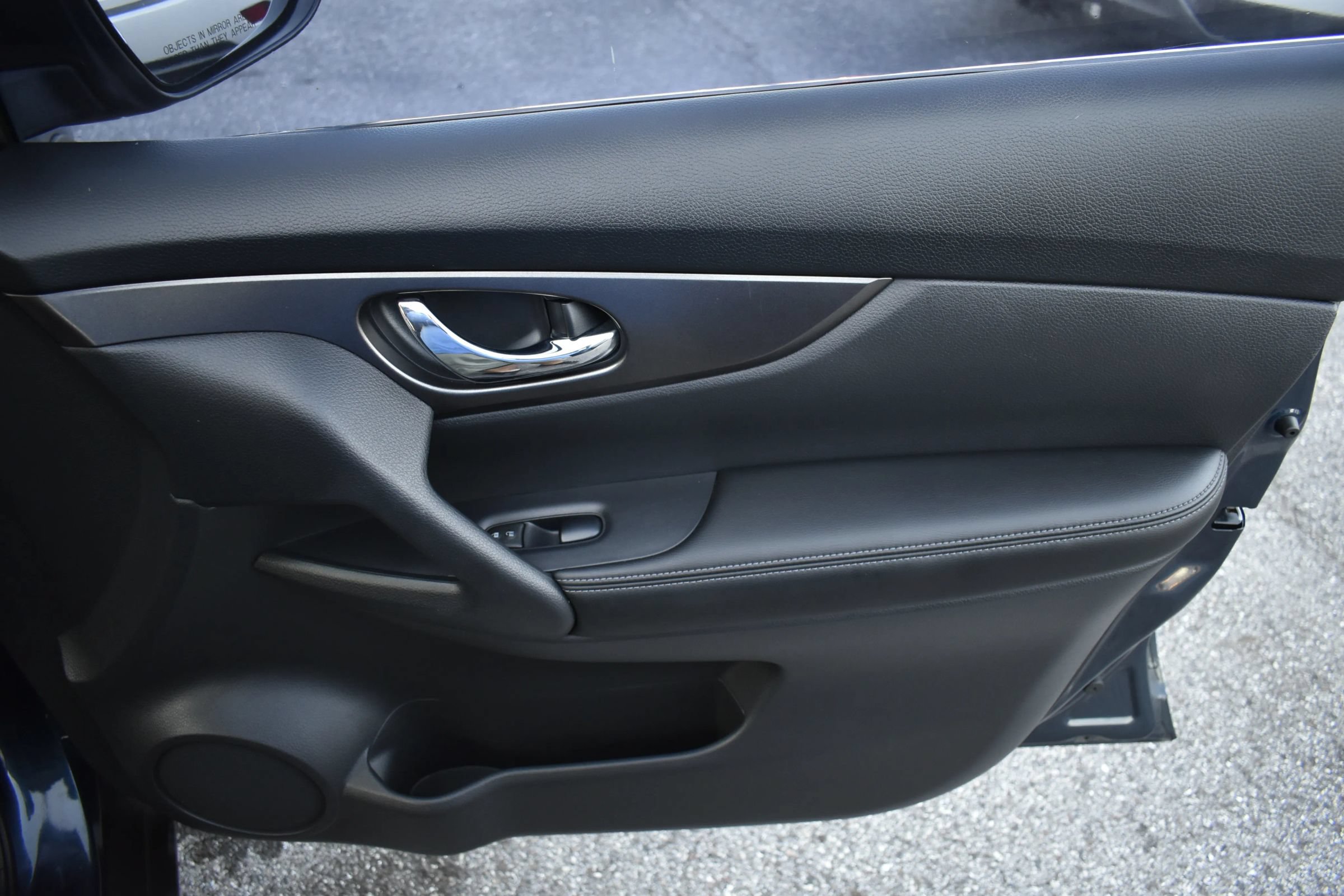 Used 2015 Nissan Rogue SV FWD image 18