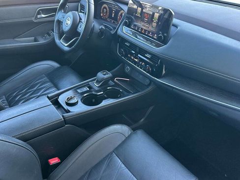 Used 2021 Nissan Rogue Platinum image 16