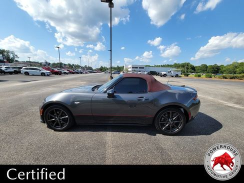 Used 2018 MAZDA MX-5 Miata Club RWD image 3