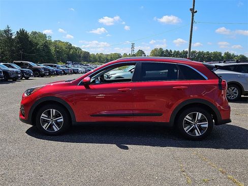 Certified 2022 Kia Niro LXS image 4