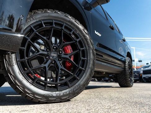 Used 2024 Cadillac Escalade V w/ LPO, ONYX Package image 2