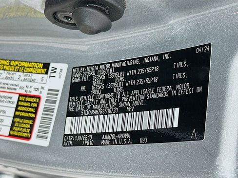 Certified 2024 Toyota Highlander XLE image 32