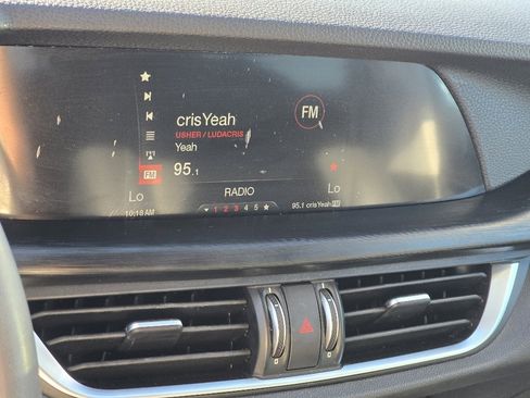 Used 2018 Alfa Romeo Stelvio AWD image 4