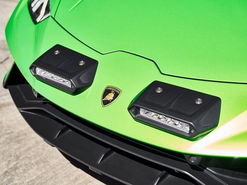Used 2024 Lamborghini Huracan Sterrato image 8