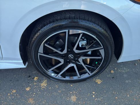 New 2025 Nissan Sentra SR image 9