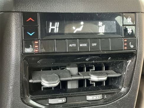 Used 2023 Jeep Grand Cherokee L Limited w/ Luxury Tech Group II image 21