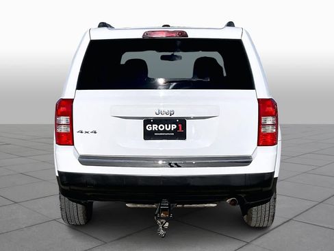 Used 2012 Jeep Patriot Latitude w/ Altitude Pkg image 4