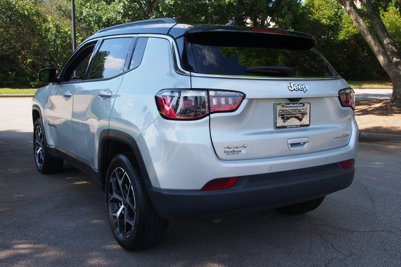 Used 2025 Jeep Compass Limited AWD/4WD image 5