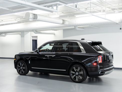 Certified 2024 Rolls-Royce Cullinan AWD/4WD image 6