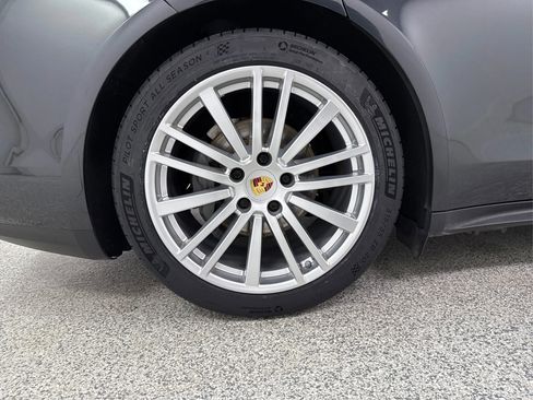 Used 2018 Porsche Panamera 4S image 25