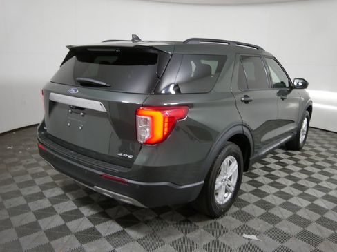 Used 2022 Ford Explorer XLT image 3