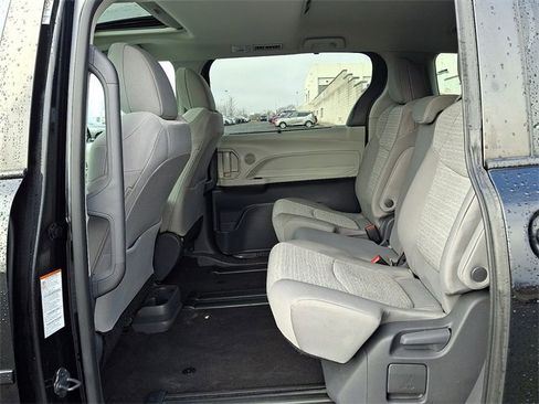 Used 2021 Toyota Sienna LE w/ LE Plus Package image 11