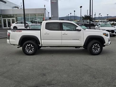 Used 2022 Toyota Tacoma TRD Off-Road image 32