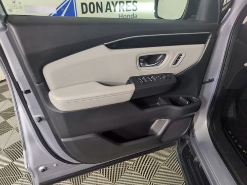 Certified 2023 Honda Pilot Touring image 14