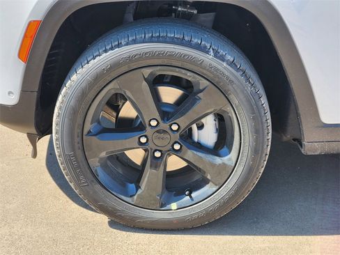 New 2025 Jeep Grand Cherokee Limited w/ Luxury Tech Group II image 7