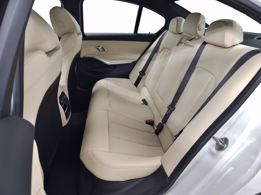 Used 2026 BMW 330i xDrive Sedan w/ Premium Package AWD/4WD image 35