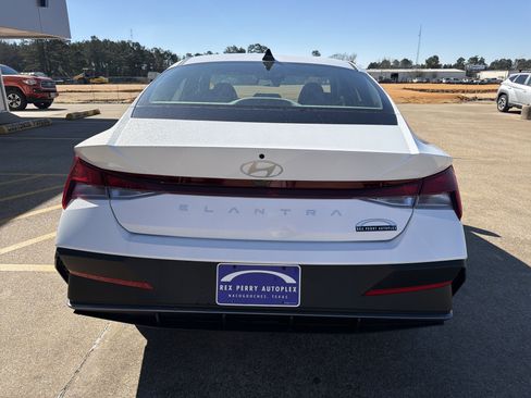 New 2026 Hyundai Elantra SE image 28