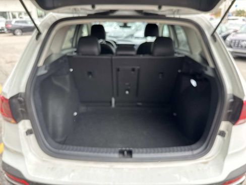 Used 2024 Volkswagen Taos SE image 9