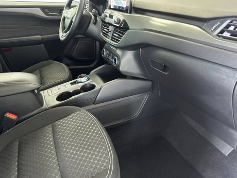 Certified 2023 Ford Escape Active AWD/4WD image 18