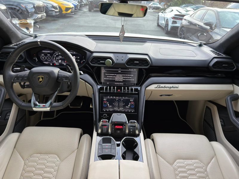 Used 2022 Lamborghini Urus AWD/4WD image 7