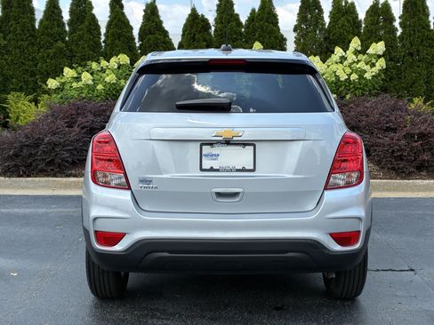 Used 2022 Chevrolet Trax LS w/ Tint and Cruise Package FWD image 7