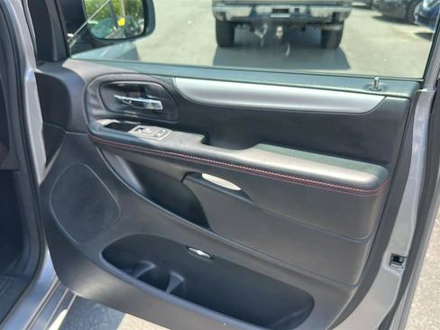 Used 2018 Dodge Grand Caravan GT FWD image 32