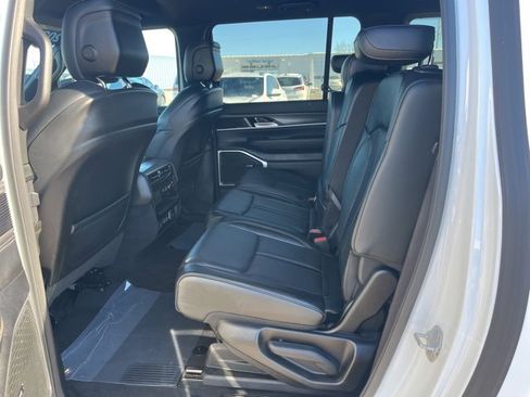 Used 2024 Jeep Wagoneer L Series II w/ Flexible Seating Group image 35