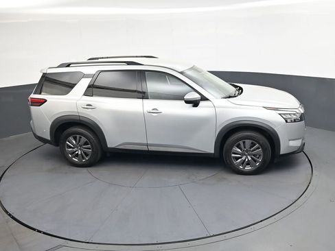 Used 2025 Nissan Pathfinder SV AWD/4WD image 36