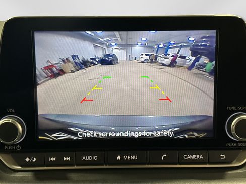 Used 2025 Nissan Rogue SV image 27