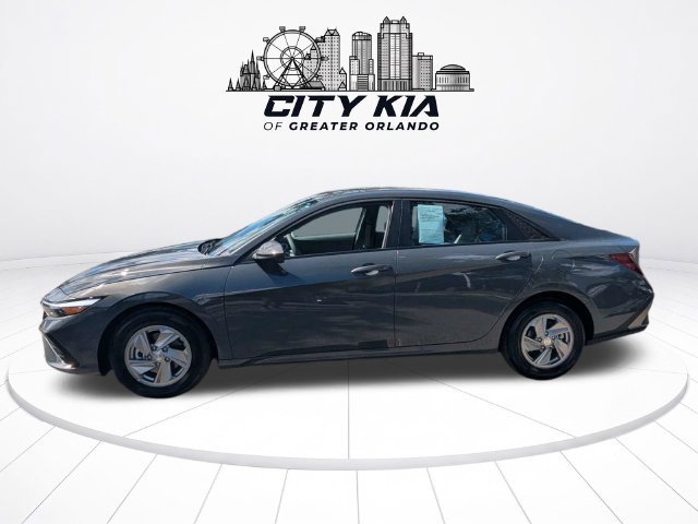 Used 2026 Hyundai Elantra SE FWD image 3