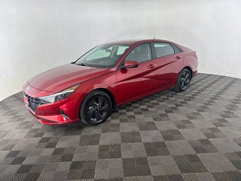 Used 2023 Hyundai Elantra SEL w/ Winter Weather Package FWD image 3