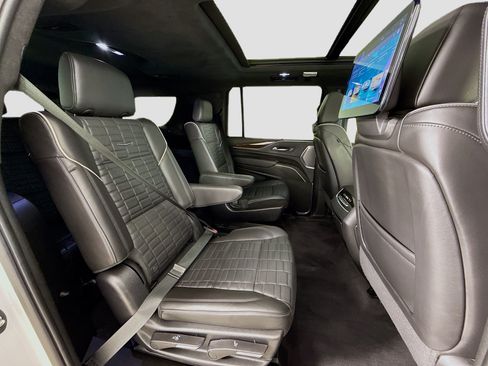 Used 2023 Cadillac Escalade ESV Sport Platinum w/ Heavy-Duty Trailer Package AWD/4WD image 33