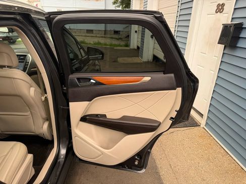 Used 2019 Lincoln MKC Select w/ Select Plus Package AWD/4WD image 38