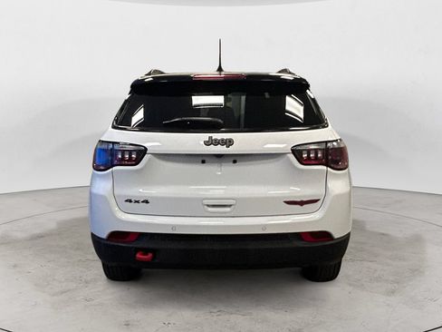 Used 2025 Jeep Compass Trailhawk AWD/4WD image 4