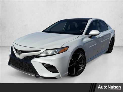 Used 2020 Toyota Camry XSE image 1