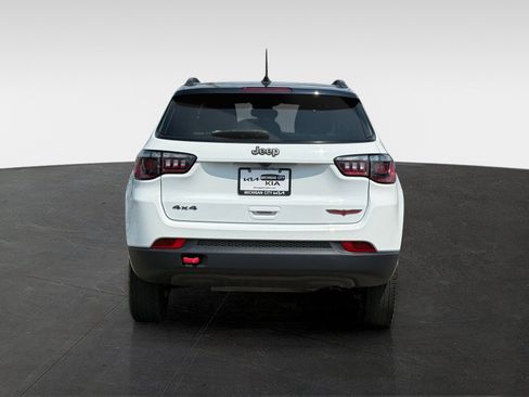 Used 2022 Jeep Compass Trailhawk w/ Trailhawk Convenience Group AWD/4WD image 6