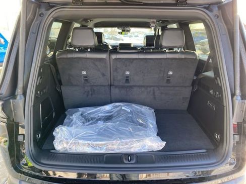 New 2026 Jeep Grand Wagoneer Limited w/ 8-Passenger Seating Package AWD/4WD image 28