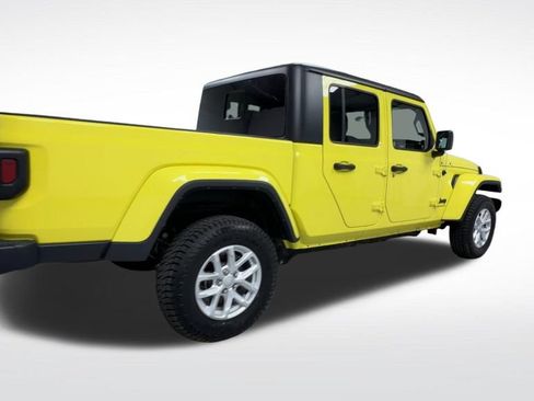 Used 2023 Jeep Gladiator Sport AWD/4WD image 8