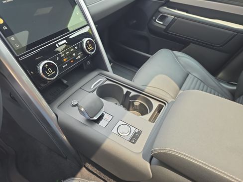 Certified 2025 Land Rover Discovery Dynamic SE AWD/4WD image 28