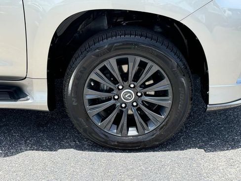Used 2023 Lexus GX 460 Premium w/ Accessory Package AWD/4WD image 9