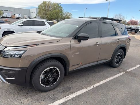 Used 2025 Nissan Pathfinder Rock Creek image 8