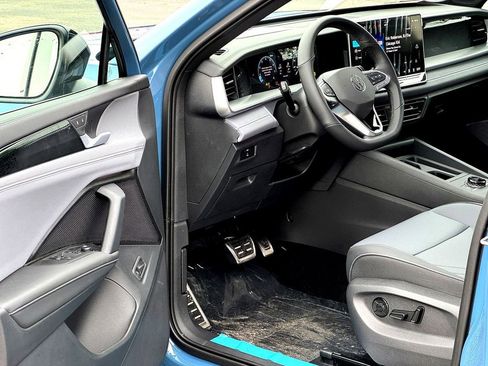 New 2026 Volkswagen Tiguan SE R-Line image 10