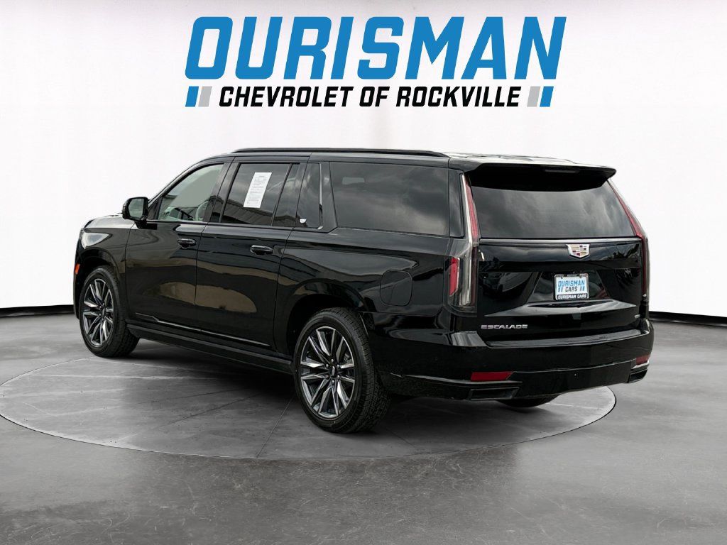 Used 2022 Cadillac Escalade ESV Sport Platinum AWD/4WD image 4