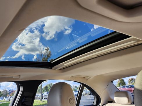 Used 2019 Mercedes-Benz C 300 4MATIC Sedan image 2