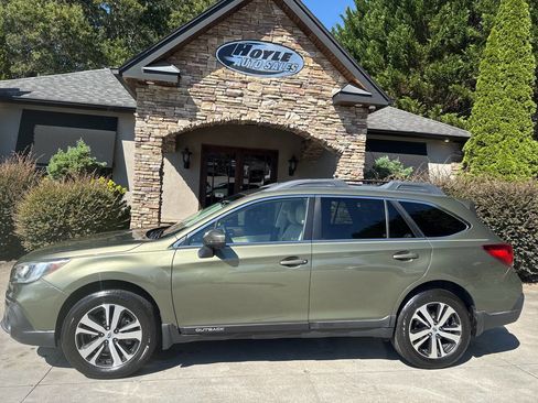 Used 2018 Subaru Outback 2.5i Limited w/ Popular Package #2 AWD/4WD image 2