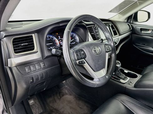 Used 2015 Toyota Highlander XLE AWD/4WD image 9