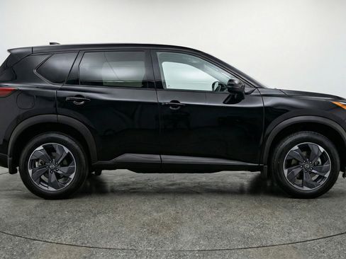 Used 2025 Nissan Rogue SV image 11