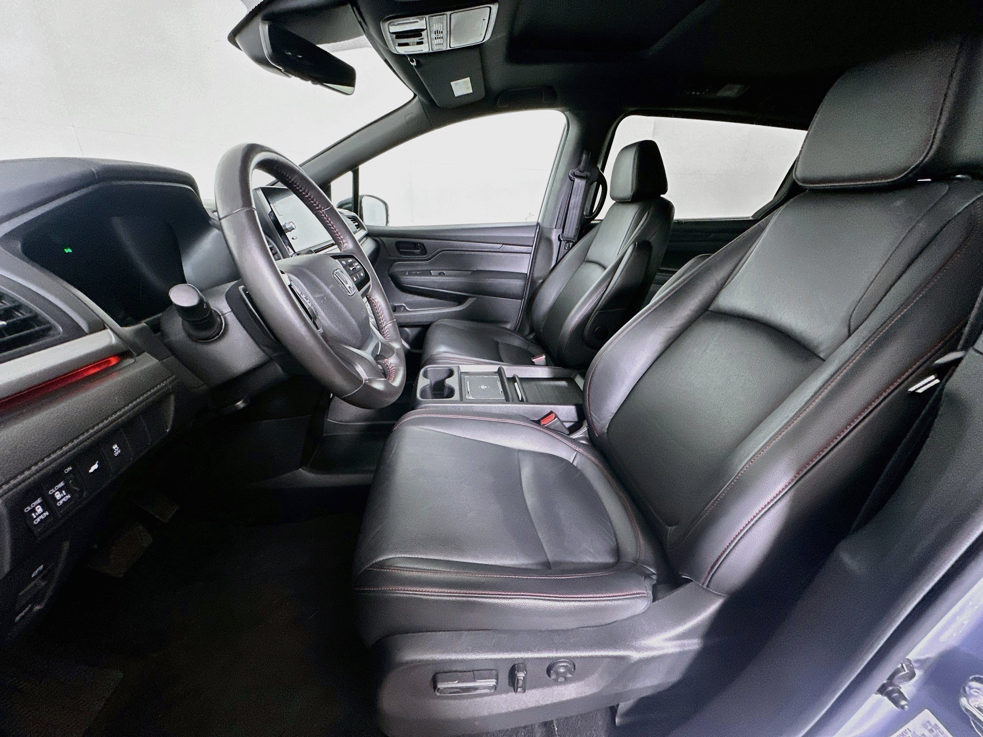 Used 2025 Honda Odyssey Sport-L image 13