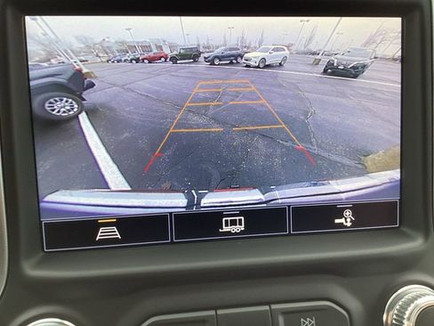 Used 2021 GMC Sierra 1500 SLT image 18